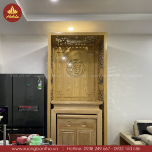 bàn thờ đứng màu vàng sáng