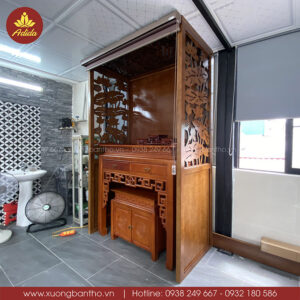 bàn thờ gỗ sồi chung cư hiện đại