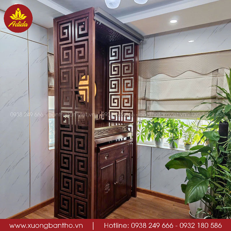 vách ngăn bàn thờ chung cư họa tiết hồi văn