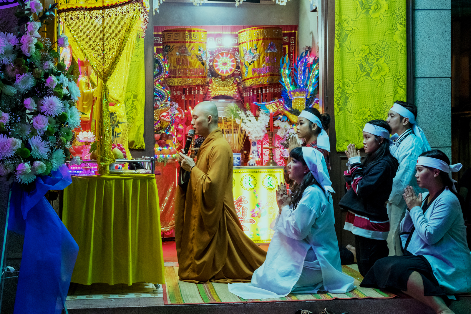 Mơ Thấy Đám Ma 2026? Giải Mã Điềm Báo & Con Số May Mắn 5 mơ thấy mình khóc trong đám ma