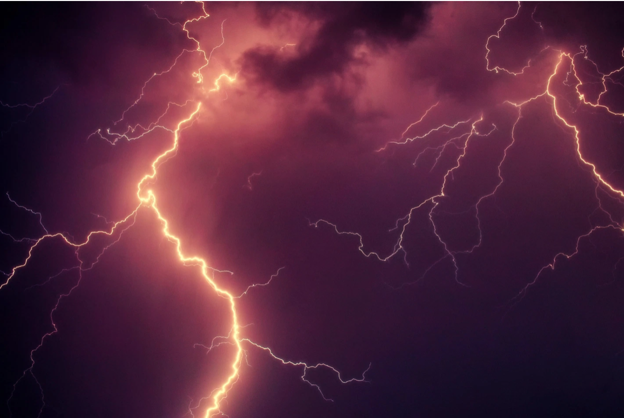 Nằm mơ thấy sấm chớp rạch ngang trời