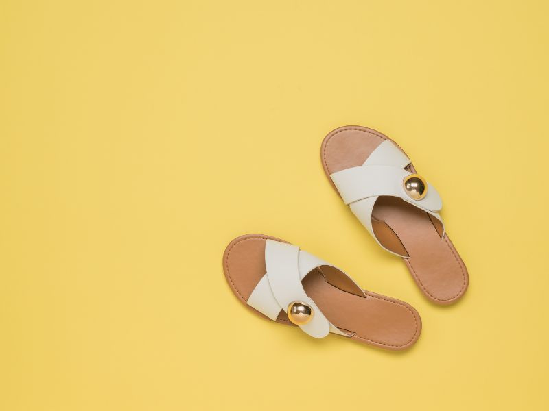 Mơ Thấy Dép Là Điềm Gì 2026? Luận Giải 20+ Điềm Báo & Số Lộc 5 mơ thấy dép