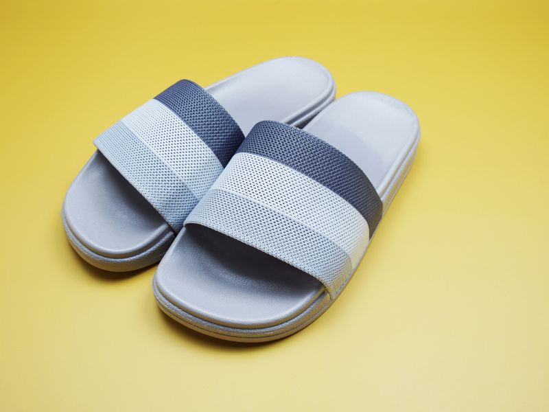 Mơ Thấy Dép Là Điềm Gì 2026? Luận Giải 20+ Điềm Báo & Số Lộc 4 mơ thấy dép rách