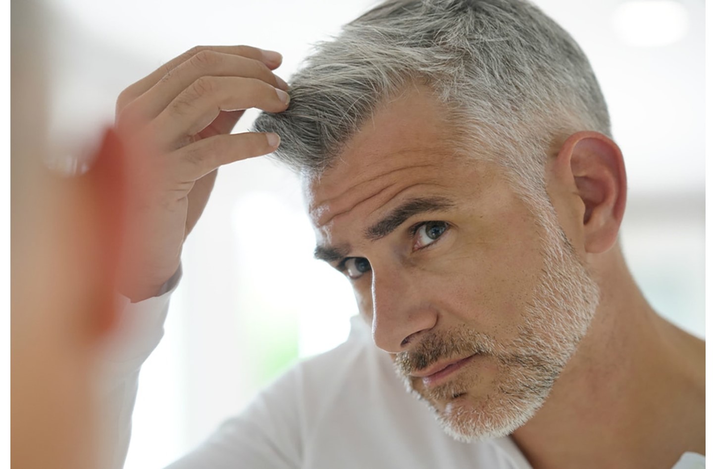 Mơ Thấy Tóc Bạc Điềm Gì? Luận Giải & Con Số May Mắn 2026 5 mơ thấy tóc bạc rụng