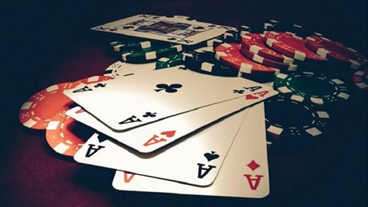 Mơ Thấy Đánh Bài Điềm Gì? Giải Mã & Con Số May Mắn 2026 2 nằm mơ thấy đánh bài thua sạch tiền