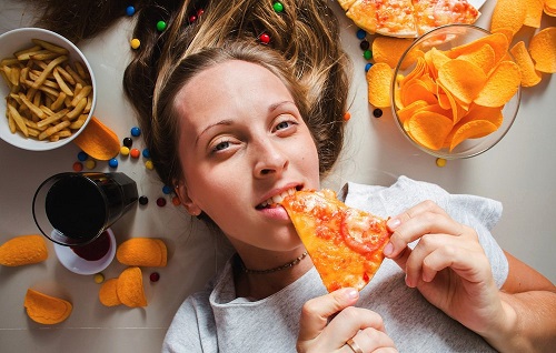 mơ thấy ăn uống cùng gia đình