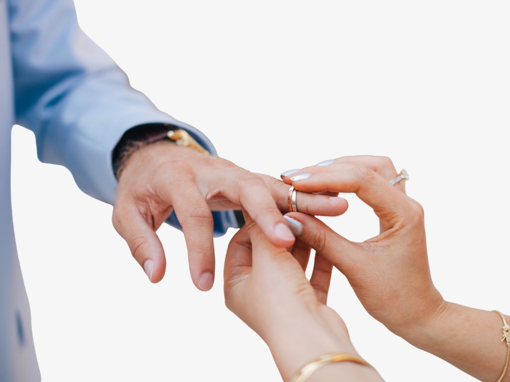 Mơ Thấy Nhẫn Vàng Giải Mã Điềm Báo Và Số May Mắn 2026 4 Mơ thấy nhẫn vàng bị gãy