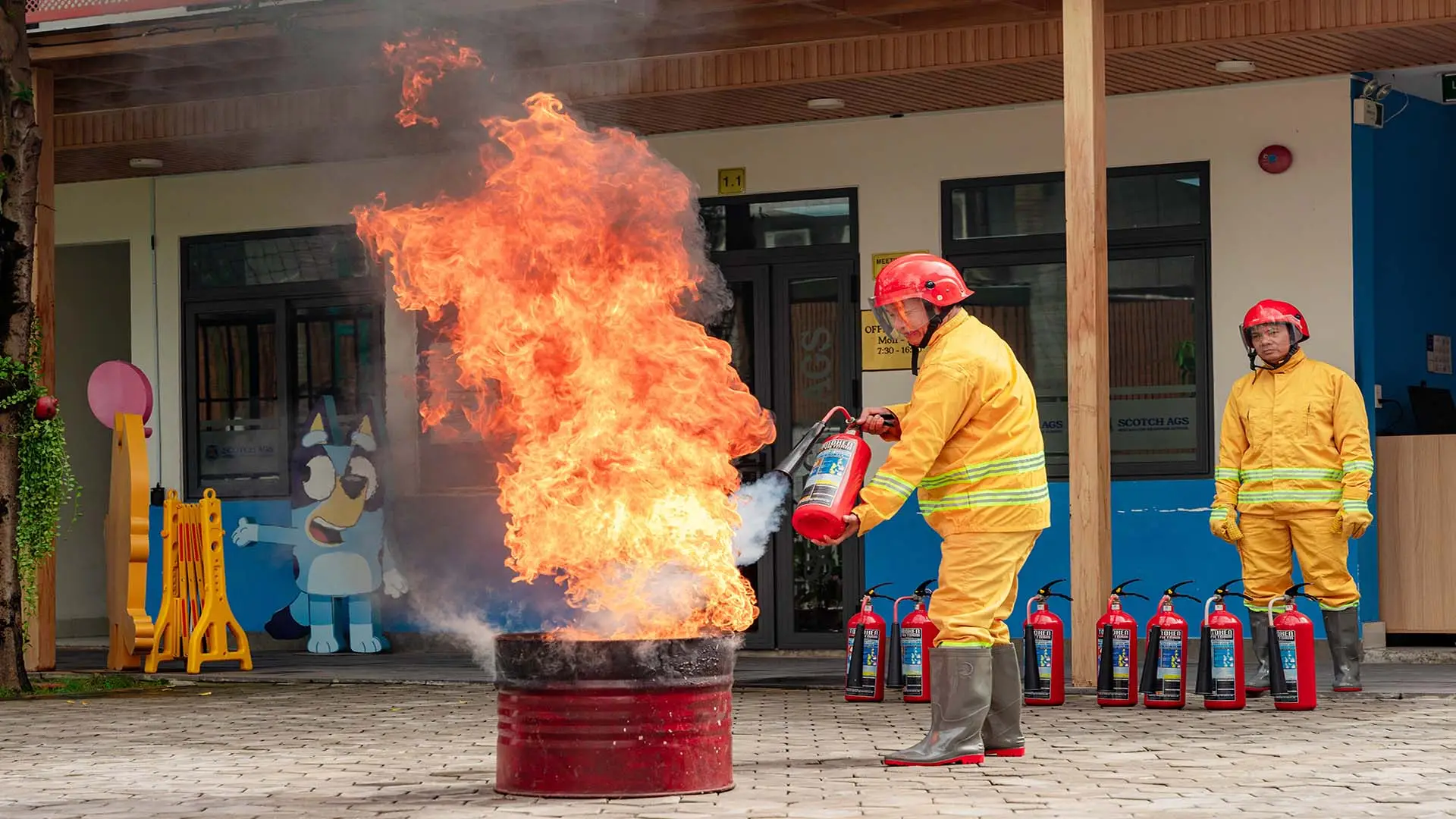 Mơ Thấy Lửa Giải Mã 50+ Điềm Báo Tốt Xấu Số May Mắn 2026 5 mơ thấy dập lửa