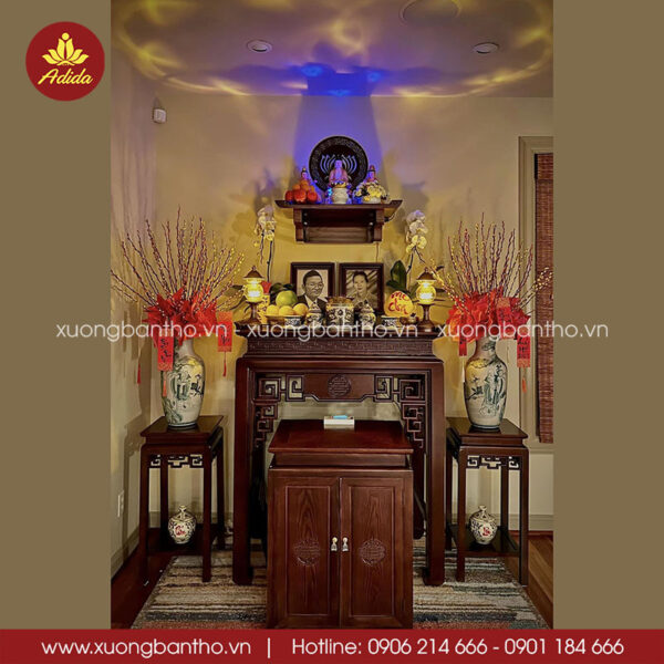 bàn thờ đứng trang nghiêm