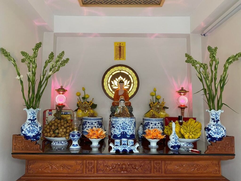 Trang trí bàn thờ ngày Tết miền Nam