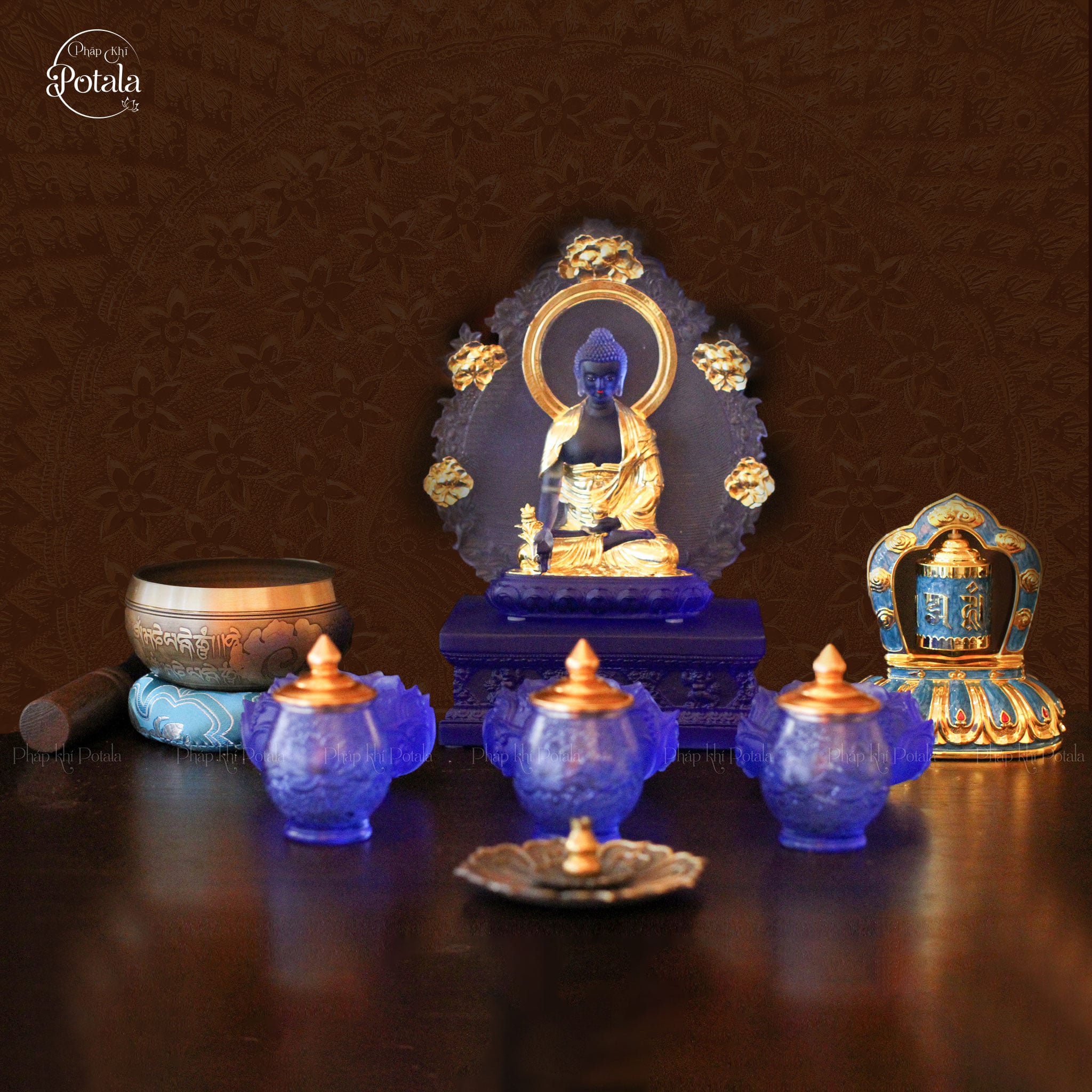Tượng Phật Dược Sư Lưu Ly trên bàn thờ