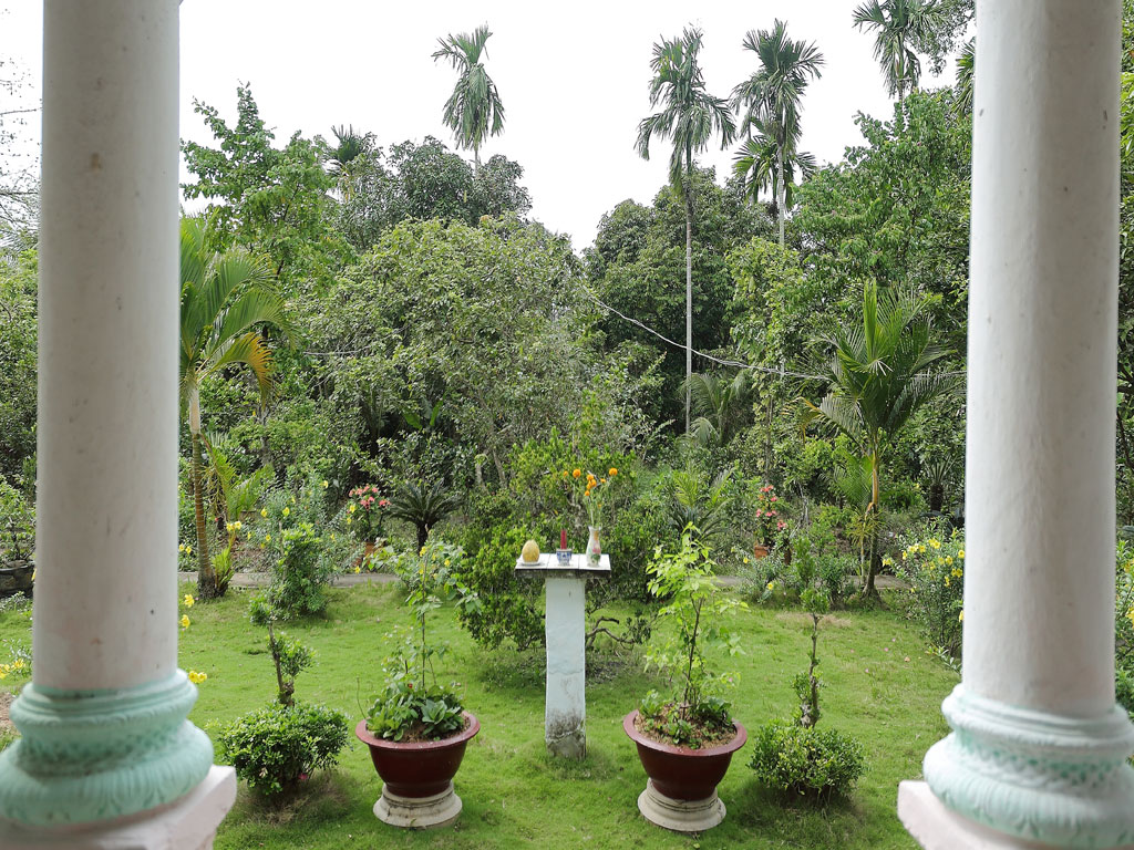 bàn thờ ông thiên ngoài trời