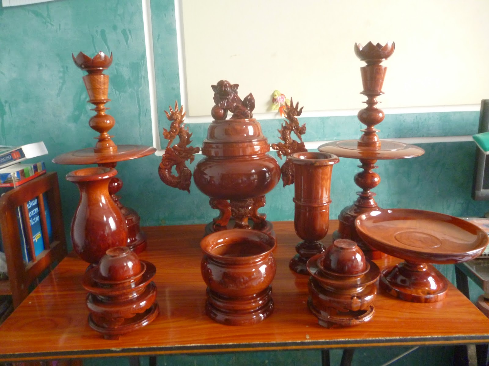 Mẫu đồ thờ bằng gỗ hương đẹp cao cấp