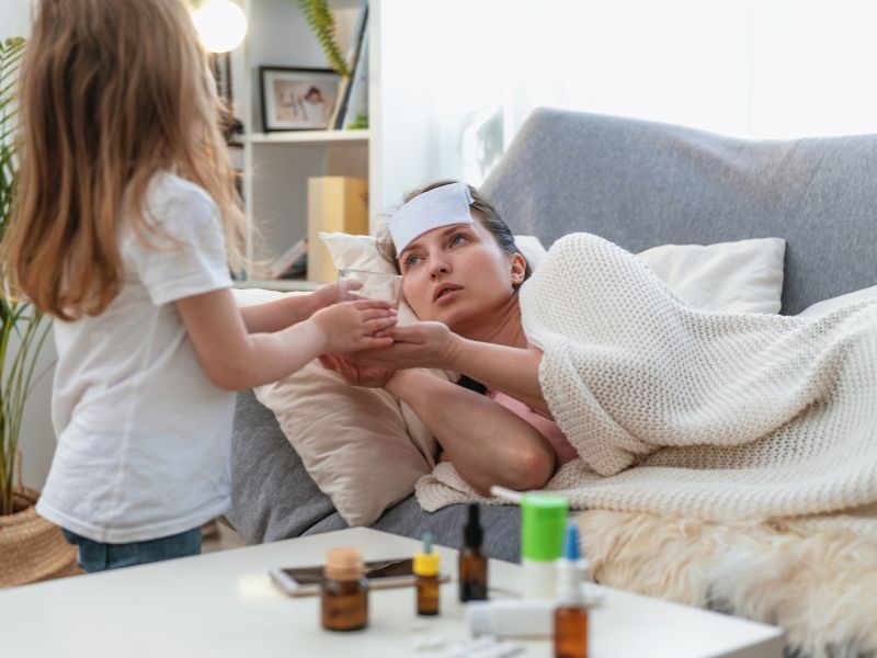 Mơ thấy mẹ cho tiền là điềm báo tốt lành về tài lộc, công danh.