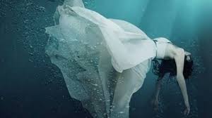 mơ thấy người lạ là đàn ông chết