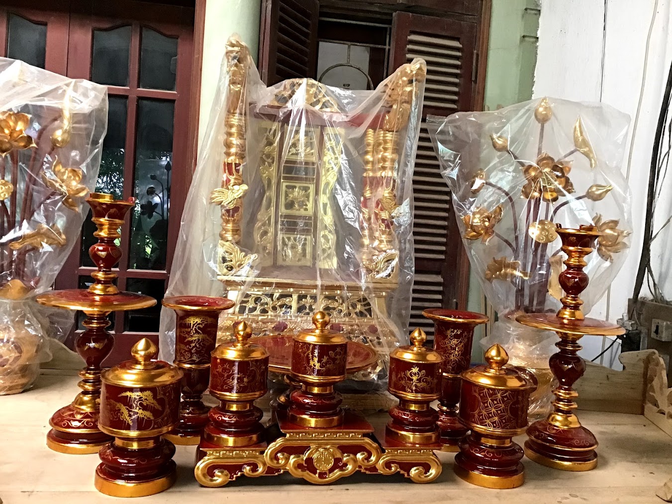 Mẫu đồ thờ bằng gỗ đẹp cho không gian thờ tự