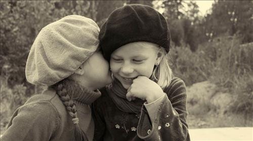 Nằm mơ thấy bạn cũ điềm báo gì? Con số may mắn 2026 4 Mơ thấy bạn thân cũ