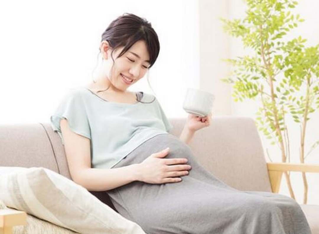 phụ nữ độc thân nằm mơ thấy có bầu