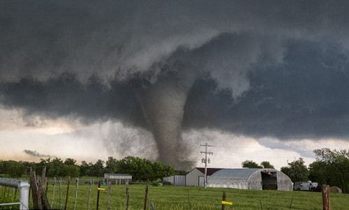 mơ thấy lốc xoáy đen khổng lồ