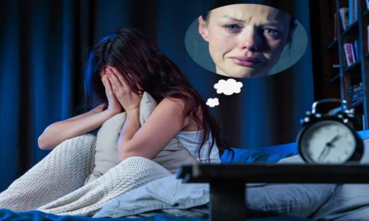 Mơ Thấy Mình Khóc Tốt Hay Xấu? Giải Mã Ý Nghĩa & Số Đẹp 2 mơ thấy mình khóc nức nở