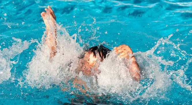 điềm báo nằm mơ thấy người khác chết đuối