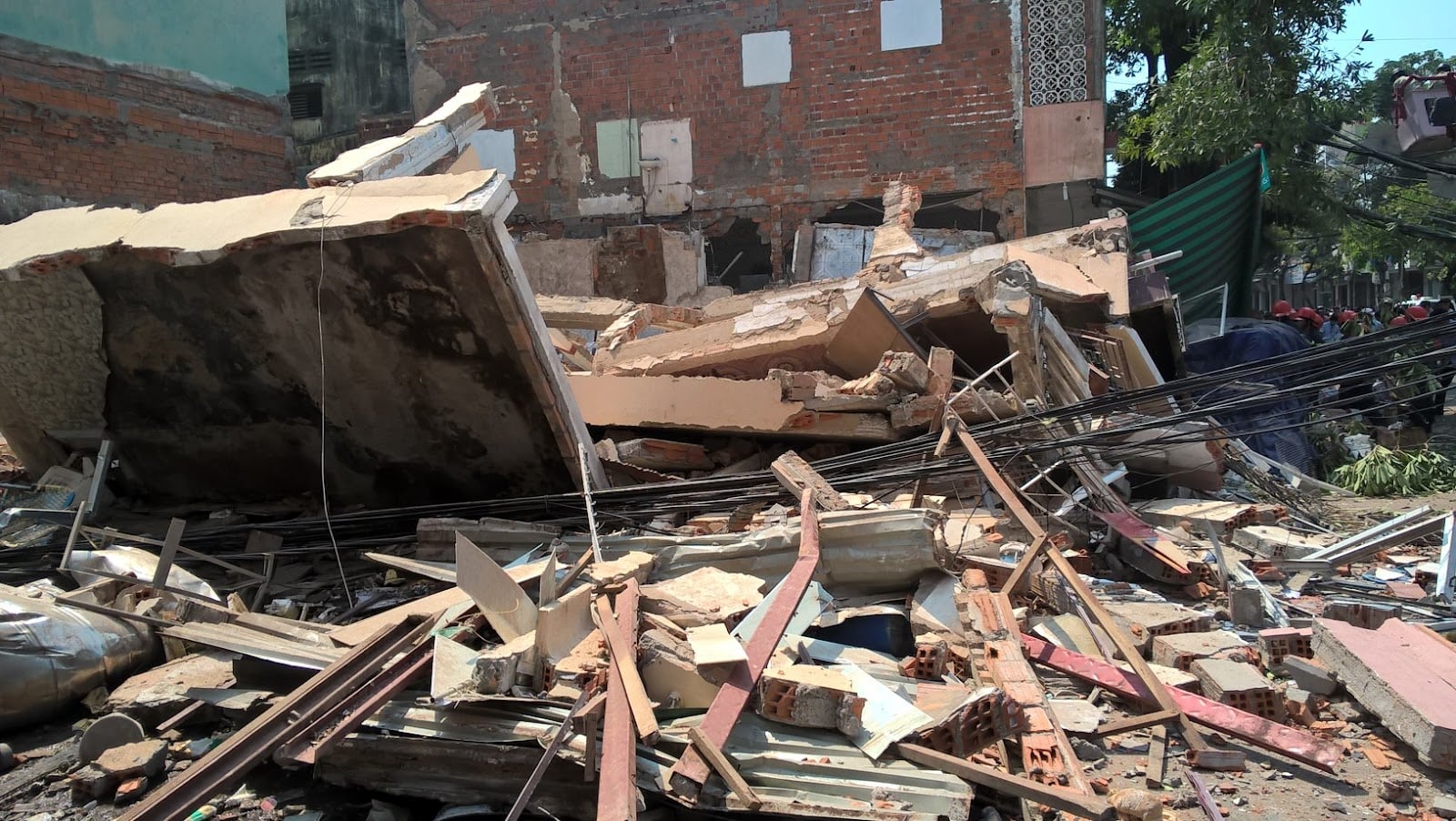 nằm mơ thấy nhà sập do thiên tai