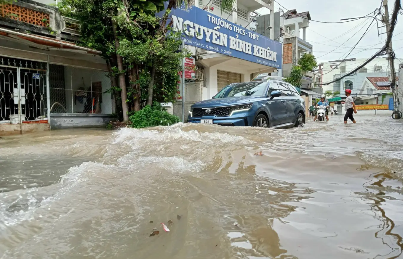 Mơ Thấy Nước Là Điềm Gì? Giải Mã 15+ Giấc Mơ & Con Số 3 mơ thấy nước lũ