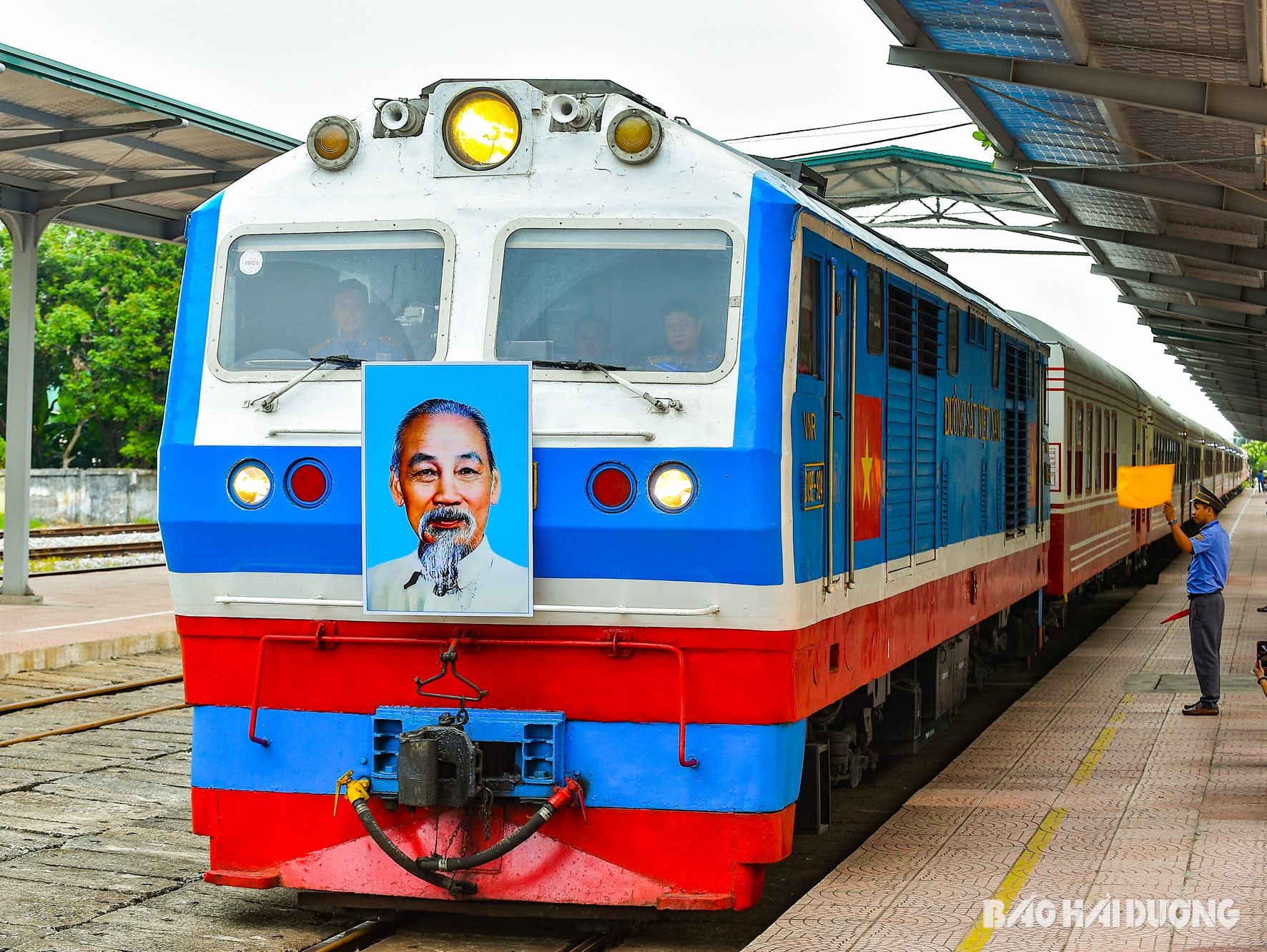 Mơ Thấy Đi Tàu Hỏa Giải Mã 15+ Điềm Báo & Con Số May Mắn 3 Mơ thấy đường ray xe lửa