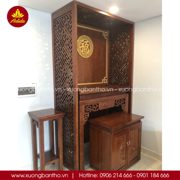 Vách ngăn phòng thờ chữ Vạn màu nâu