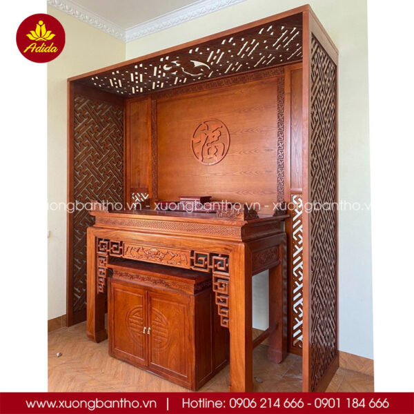 Vách ngăn bàn thờ chữ Vạn đơn giản