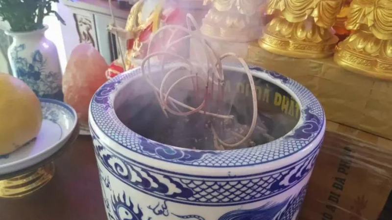 Bài văn khấn bao sái bát hương Thần Tài Thổ Địa