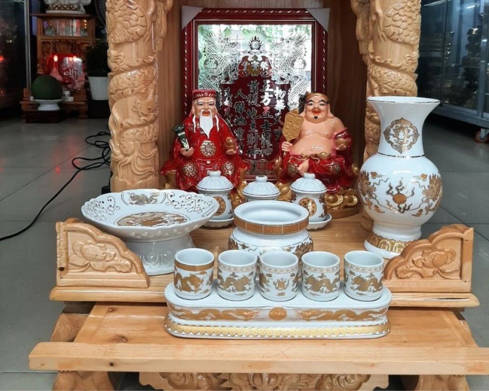 Ý nghĩa của ba hũ gạo muối nước trên bàn thờ gia tiên