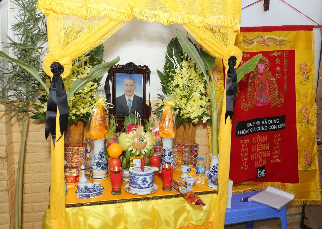 Cách Lập Bàn Thờ Vong Người Mới Mất Chi Tiết Đúng Lễ 2026 23 cách lập bàn thờ vong người mới mất