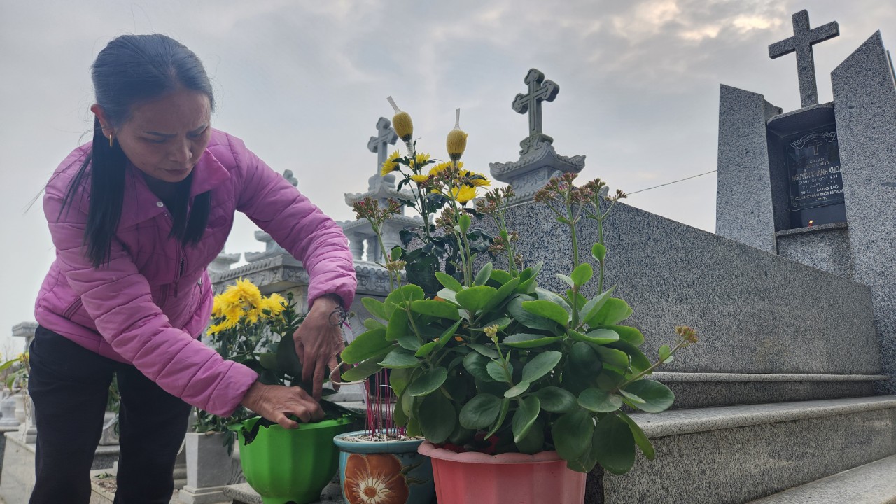 mùng 1 tết có nên ra mộ không