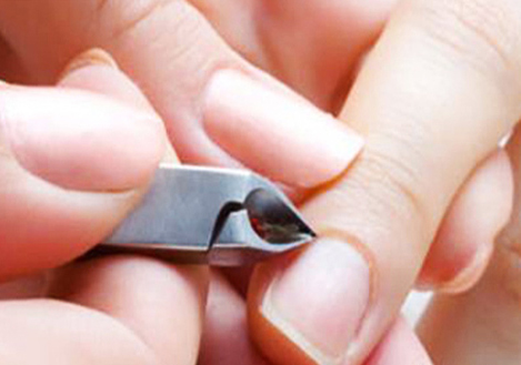 Hóa giải nếu lỡ cắt móng tay mùng 1 Tết