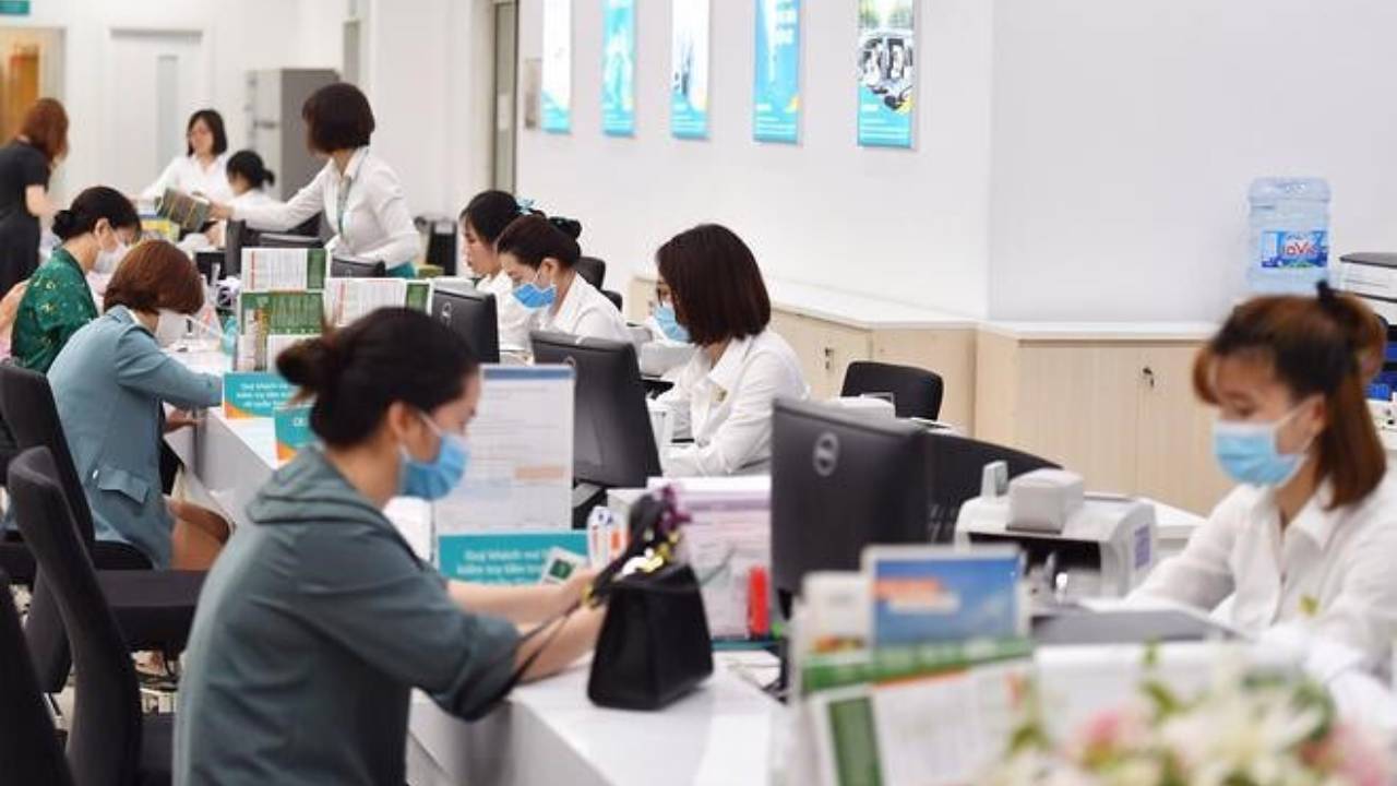 mừng 1 tết ngân hàng còn làm việc không