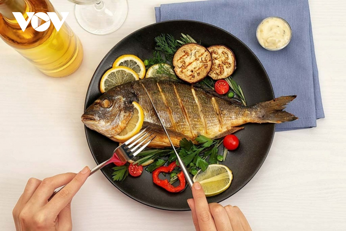 phụ nữ mùng 1 tết ăn cá được không