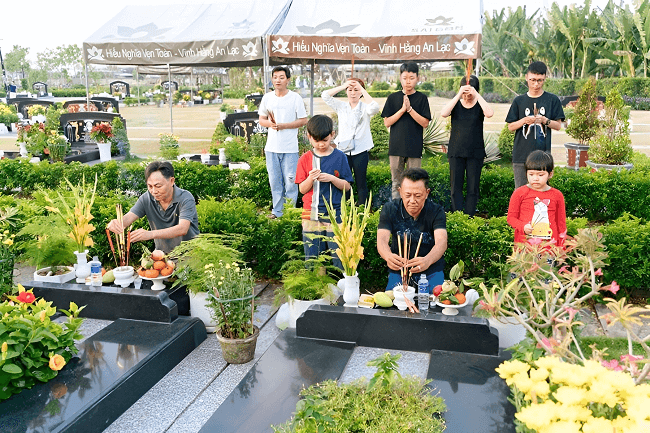 Văn Khấn Tạ Mộ Cuối Năm 2026 Chuẩn Nhất (Kèm Hướng Dẫn) 1 Bài văn khấn tạ mộ cuối năm chuẩn nhất