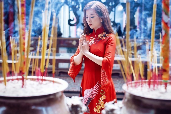 Hướng Dẫn Cách Khấn Vái Khi Thắp Hương Chuẩn Xác Nhất 1 cách khấn vái khi thắp hương