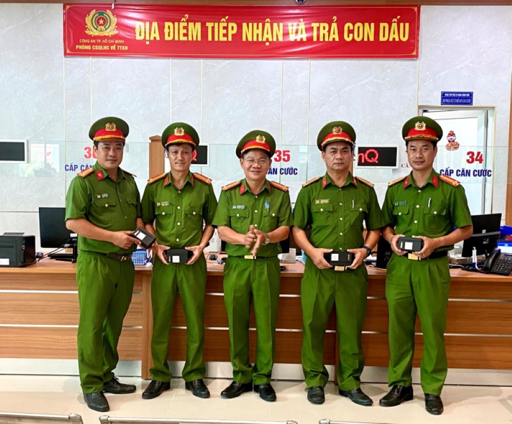 29 tết công an có làm việc không