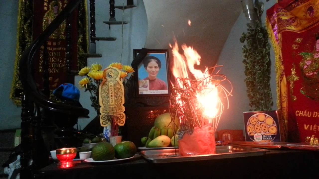 Thắp hương bị cháy chân nhang điềm gì và cách hóa giải 5 thắp hương bị cháy chân nhang