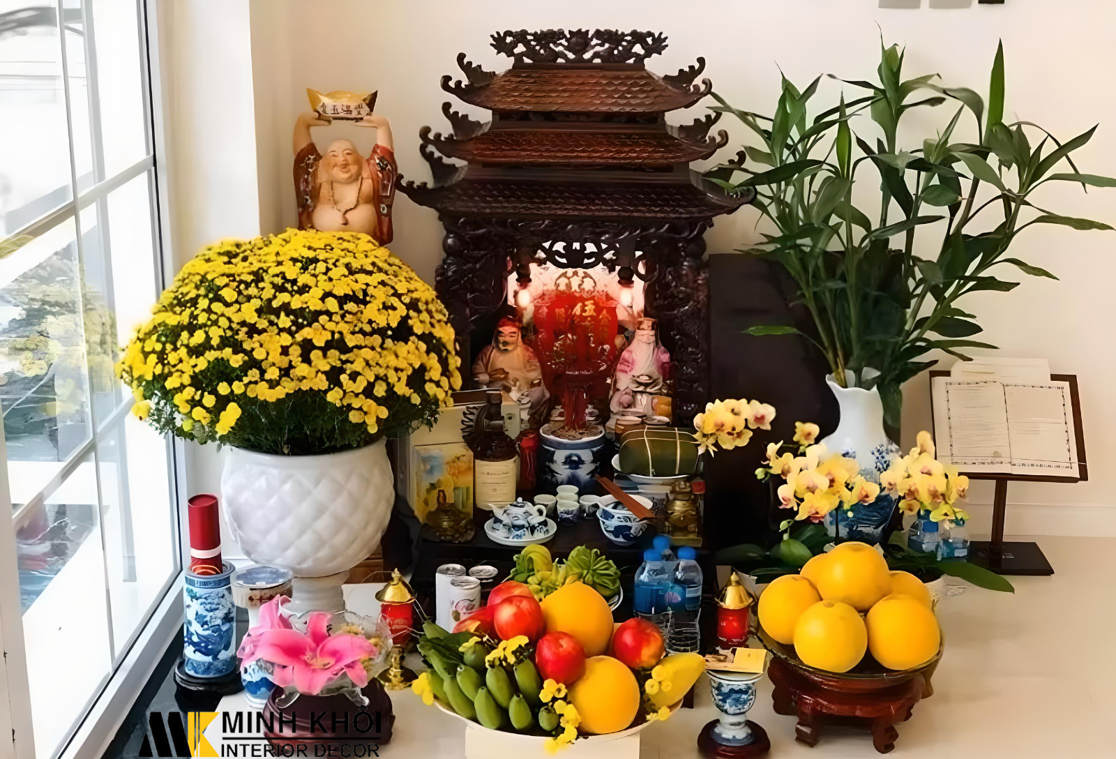 nên cắm hoa gì trên bàn thờ thần tài