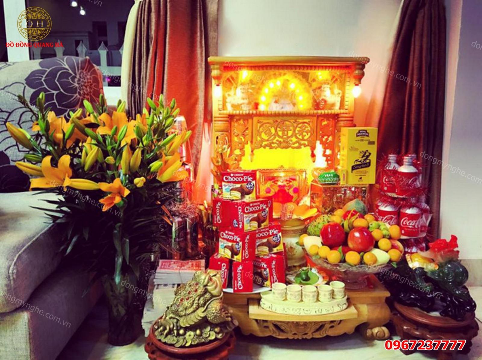 cách đặt cóc ngậm tiền trên bàn thờ thần tài