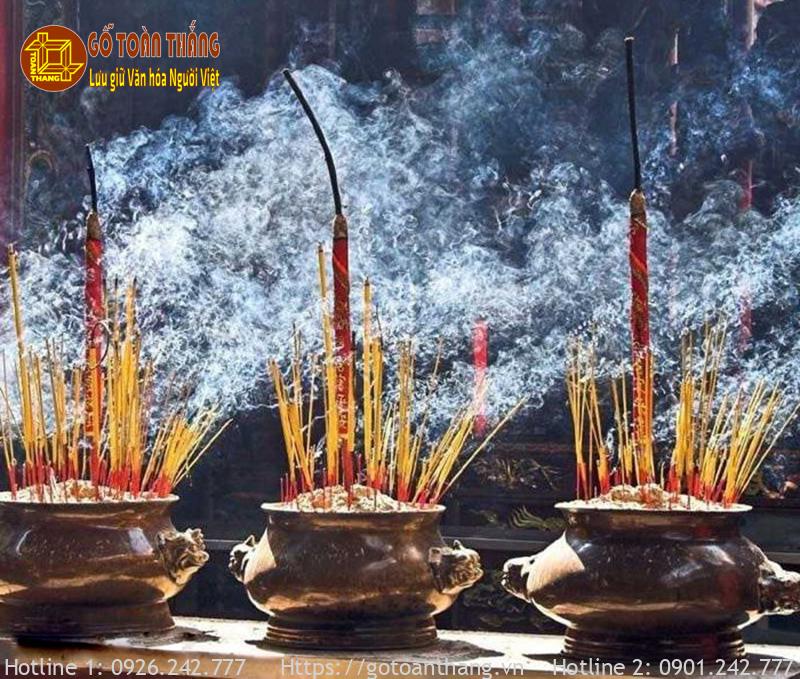 Thủ tục thay bát hương