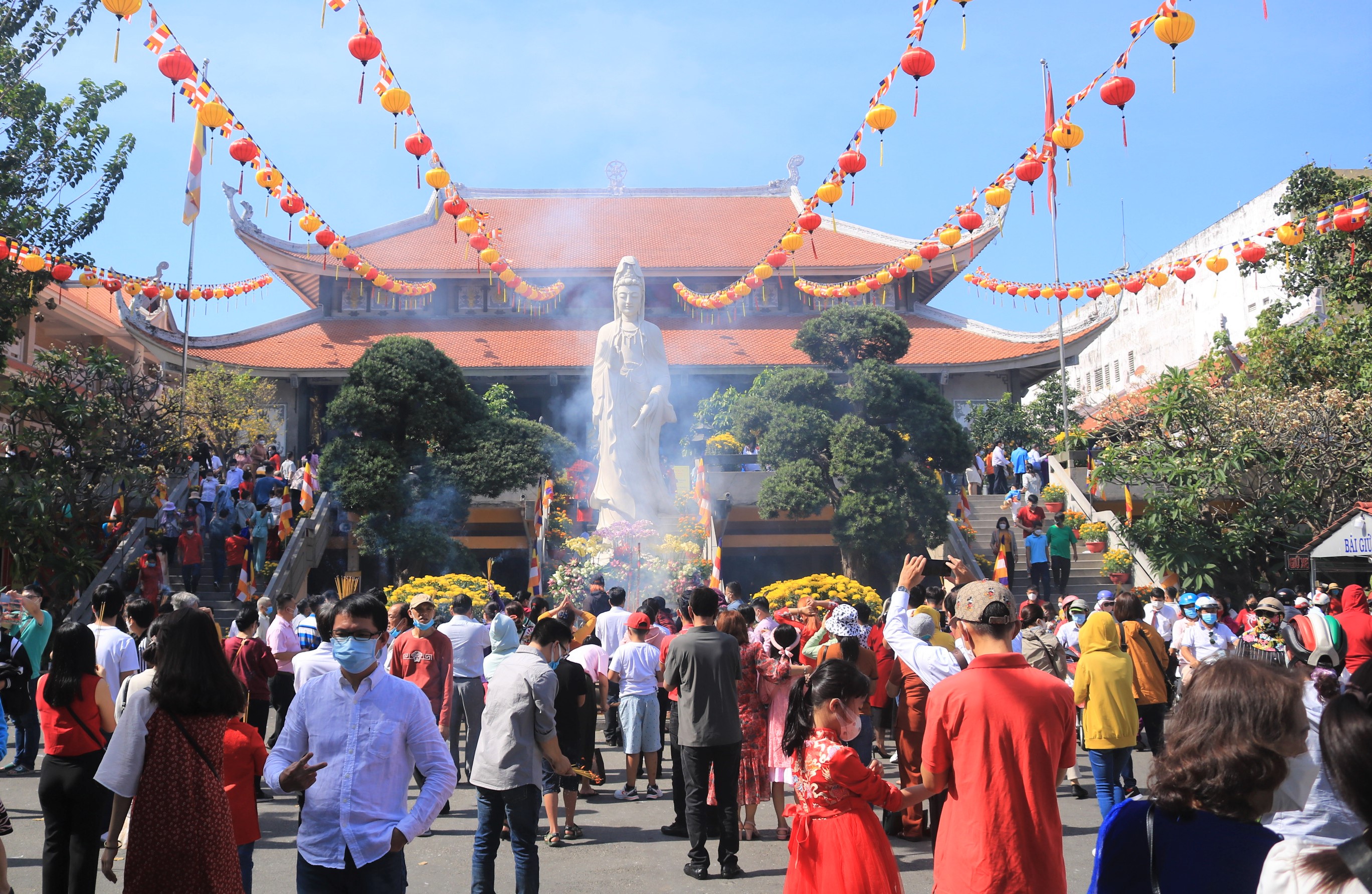 Mùng 1 nên đi chơi chùa để cầu bình an