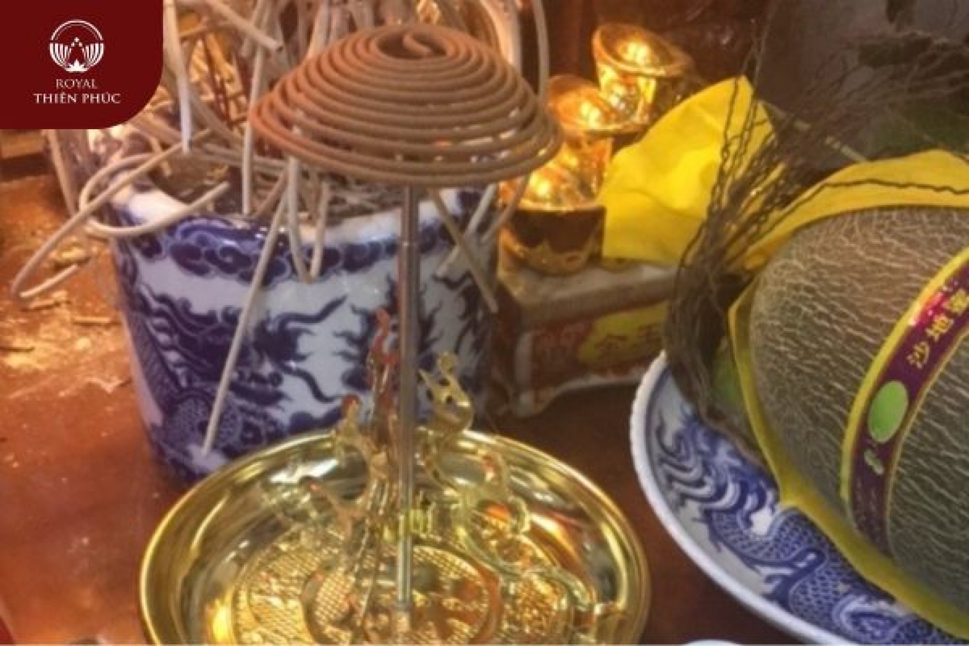 Cách Thắp Hương Đúng Cách Giúp Gia Tăng Vận May Tài Lộc 1 cách thắp hương