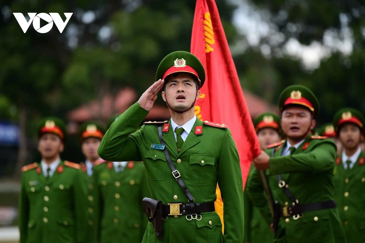 29 tết công an có làm việc không