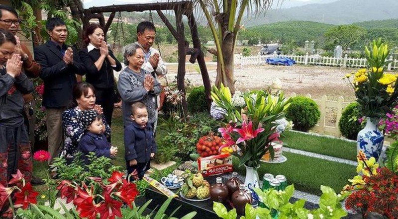 Sắm lễ vật cho bài cúng tạ mộ ngoài đồng