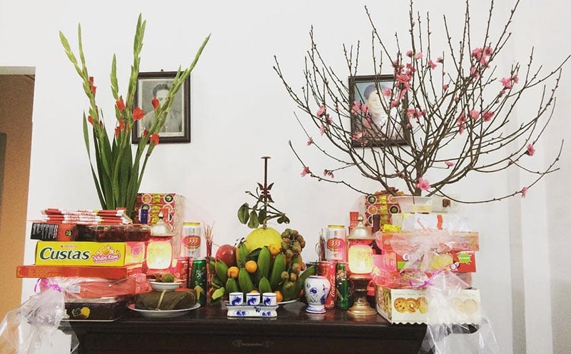 tết nên cắm hoa gì trên bàn thờ