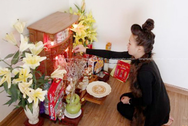 Cách Thắp Hương Thần Tài Hàng Ngày Đúng Chuẩn Hút Lộc 2 cách thắp hương thần tài